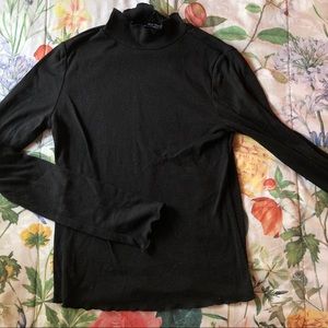 Lettuce edge black turtle neck